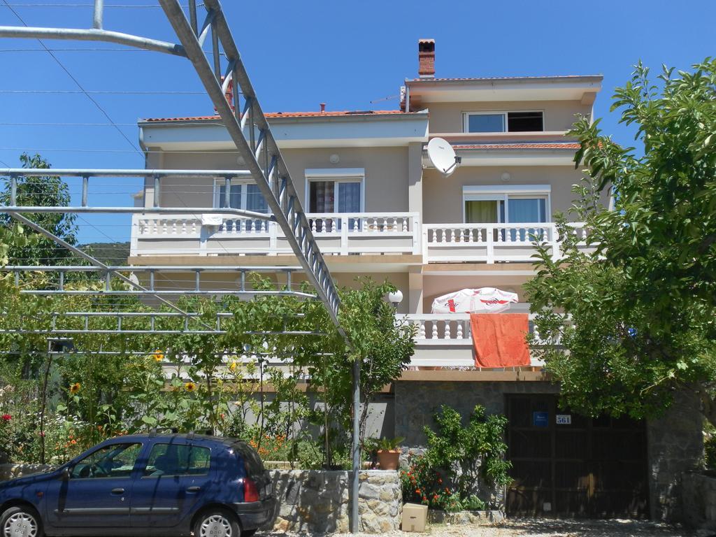 Apartments Vesna Banjol Buitenkant foto